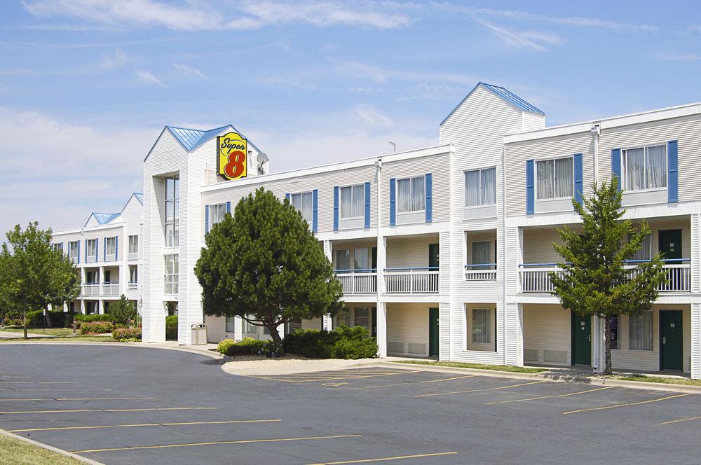 Super 8 By Wyndham Madison East Hotell Eksteriør bilde