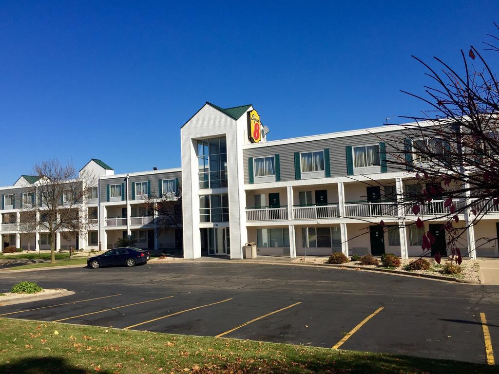 Super 8 By Wyndham Madison East Hotell Eksteriør bilde
