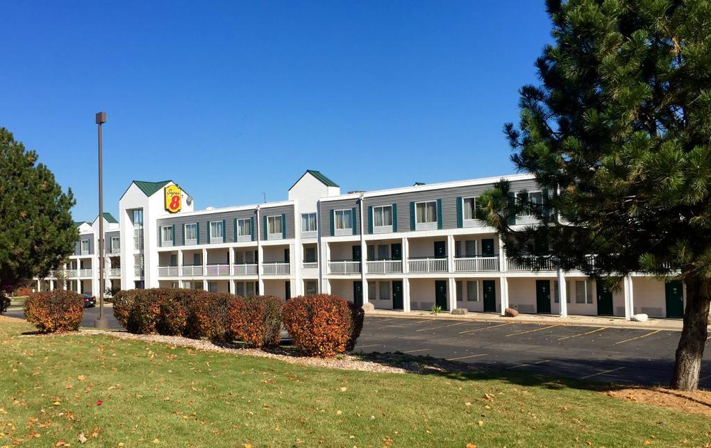 Super 8 By Wyndham Madison East Hotell Eksteriør bilde