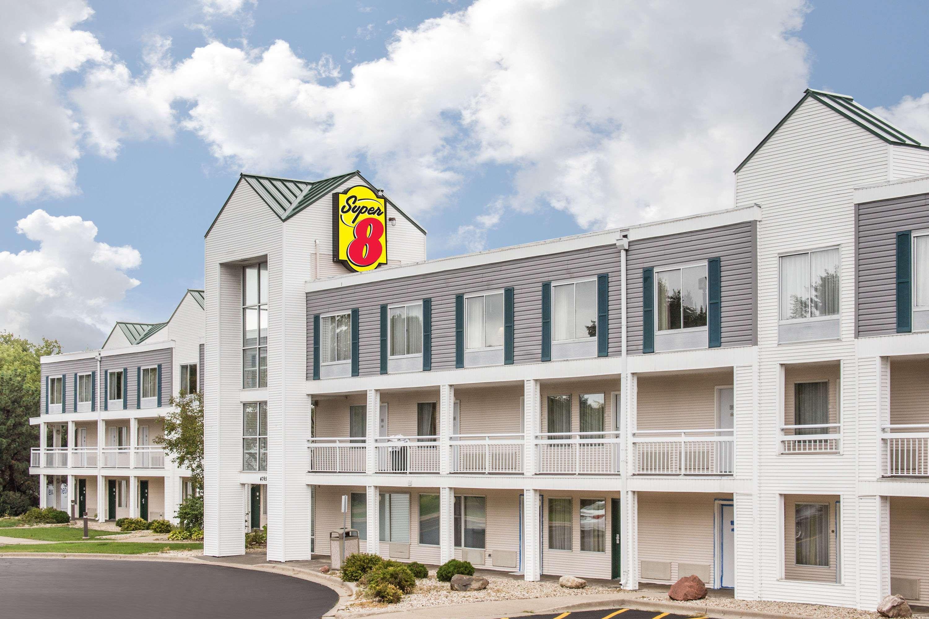 Super 8 By Wyndham Madison East Hotell Eksteriør bilde