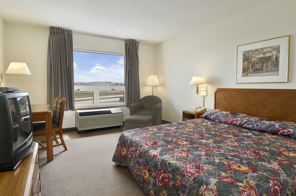Super 8 By Wyndham Madison East Hotell Rom bilde