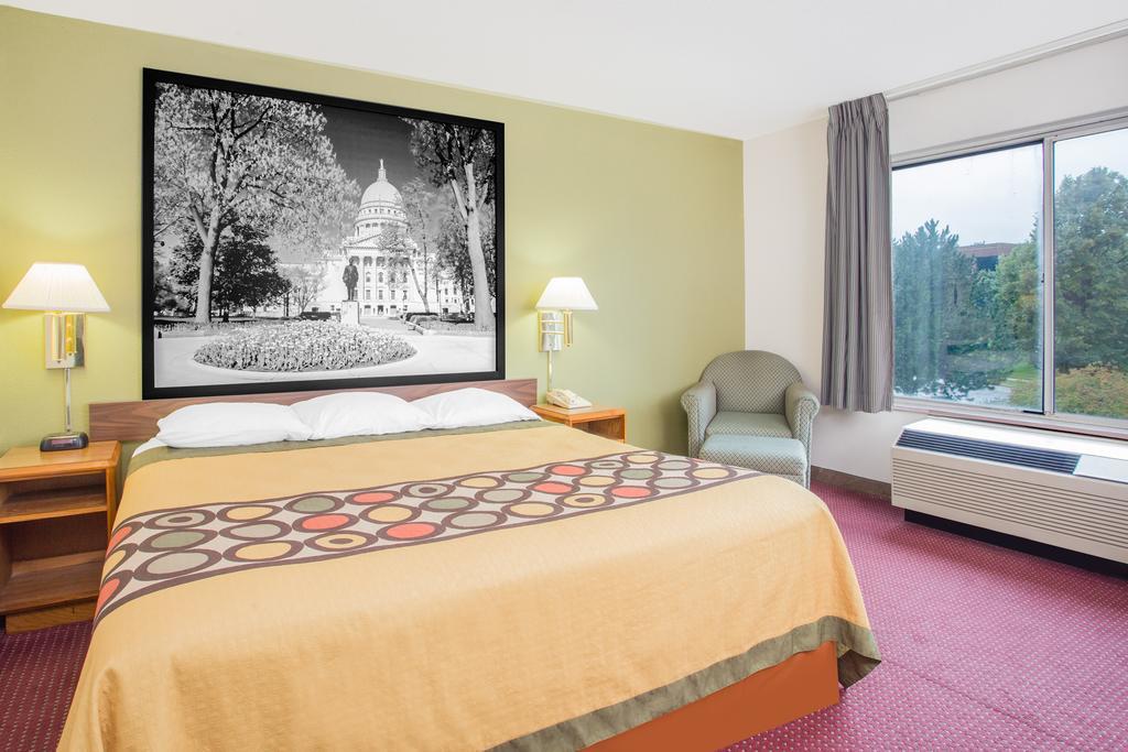 Super 8 By Wyndham Madison East Hotell Eksteriør bilde