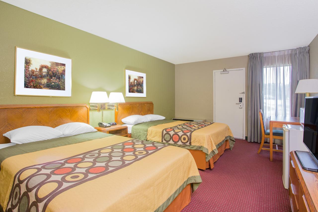 Super 8 By Wyndham Madison East Hotell Eksteriør bilde