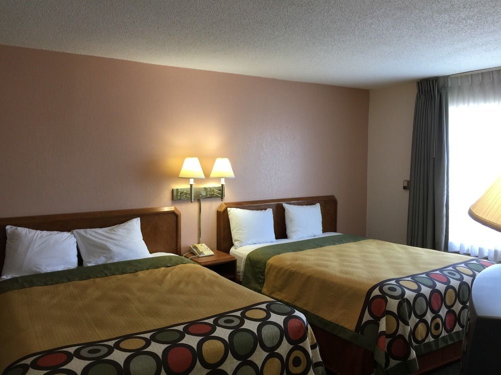 Super 8 By Wyndham Madison East Hotell Eksteriør bilde