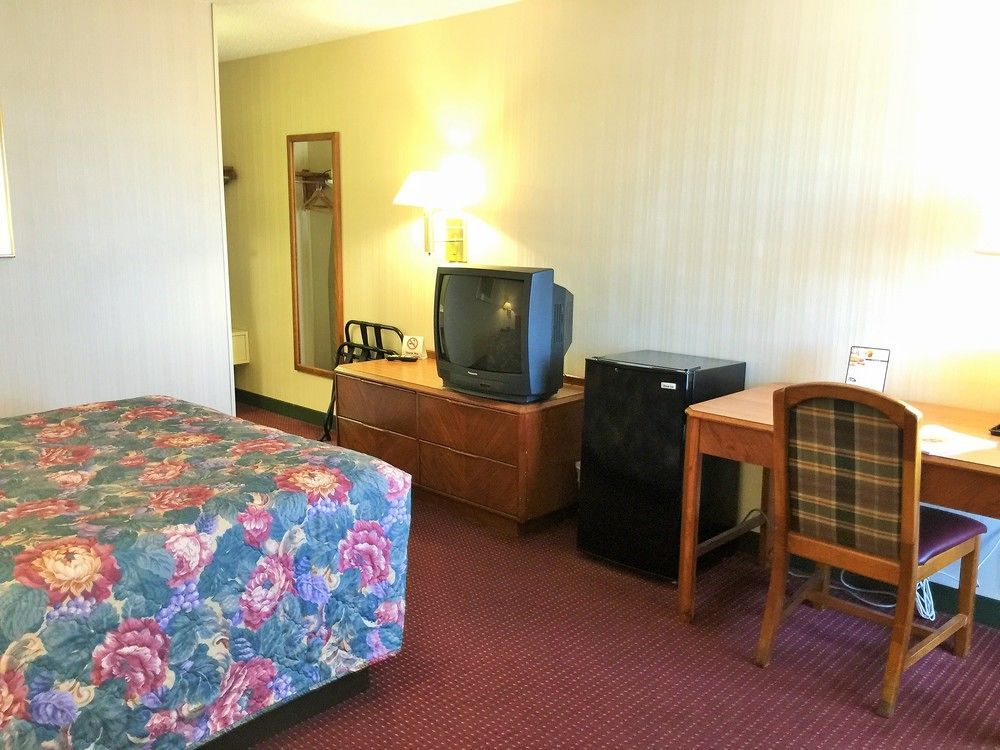 Super 8 By Wyndham Madison East Hotell Eksteriør bilde