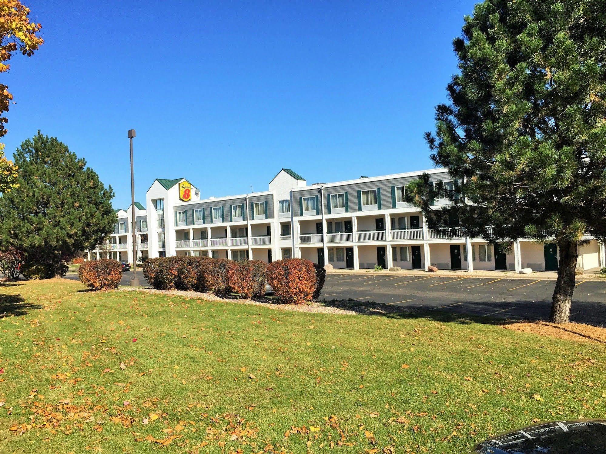 Super 8 By Wyndham Madison East Hotell Eksteriør bilde